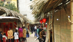 Sau nhiều cuộc thi sát hạch, hơn 60 ông đồ tề tựu trong hội chữ xuân 2018 để tái hiện lại không khí Tết xưa