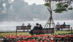 Buổi sáng cuối cùng của năm chẳng còn khói bụi hay dòng người tất tả ngược xuôi, Hà Nội bỗng bình yên đến lạ