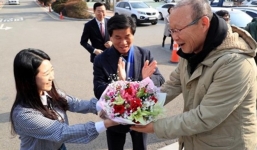 HLV Park Hang-seo được chào đón tại quê hương