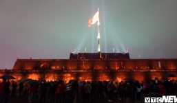 Nổ súng thần công, Kỳ Đài Huế rực sáng đón giao thừa Tết Mậu Tuất 2018