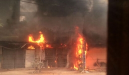 Hà Nội: Cháy xưởng sửa chữa lốp ô tô khiến nhiều người hoảng hốt