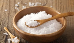 Vì sao đầu năm người ta thường mua muối còn cuối năm phải mua vôi?