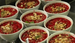 Ăn tiết canh lợn, một bệnh nhân phải nhập viện cấp cứu