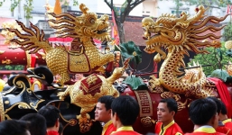 Pháo dài 6m được rước suốt 2 tiếng tại lễ hội Đồng