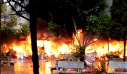 Nghi nổ bình gas, khuôn viên đền Mẫu Đồng Đăng bốc cháy ngùn ngụt lúc rạng sáng