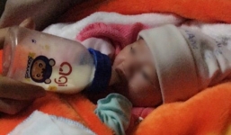 Ninh Bình: Bé gái sơ sinh 2kg bị bỏ rơi trước cổng chùa cùng mẩu giấy ghi lời nhắn của mẹ