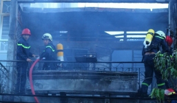 Căn nhà 2 tầng bị lửa thiêu rụi ở Sài Gòn ngày mùng 5 Tết