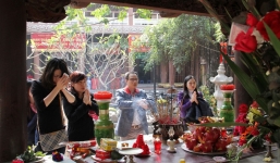 Đi lễ chùa đầu năm: Cần sắm và hành lễ thế nào cho đúng?