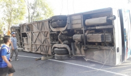 Xe 52 chỗ đi lễ chùa lao xuống vực núi, 23 người bị thương