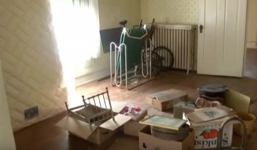 Người dì qua đời, cháu trai dọn dẹp ngôi nhà được thừa kế và bất ngờ tìm thấy báu vật trên gác xép