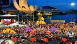 Ngân sách thặng dư hơn 7 tỷ USD, Singapore lì xì toàn dân