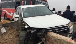 Xế sang Audi biến dạng sau tai nạn liên hoàn trên cao tốc Pháp Vân - Cầu Giẽ