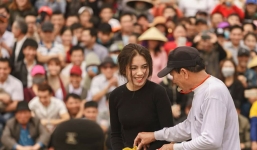 Tham gia hội đấu vật của làng, nữ sinh 2002 gây chú ý vì vừa xinh vừa khỏe