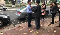 Đâm móp đuôi ô tô, hành động tiếp theo của chủ xe với người bị nạn gây xôn xao