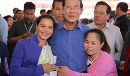 Thủ tướng Hun Sen dọa đuổi vào tận nhà và đánh người biểu tình nếu bị đốt ảnh