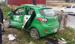 Tàu hỏa kéo lê taxi 15m, lái xe tử vong tại chỗ