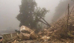 Sạt lở nghiêm trọng, giao thông qua cửa khẩu quốc tế Cầu Treo tê liệt hoàn toàn