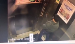 Hồn nhiên đi vệ sinh trong... thang máy, cậu bé Trung Quốc nhận 'gậy ông đập lưng ông' khi bị kẹt luôn trong đó