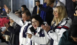 Con gái Tổng thống Trump cổ vũ cho vận động viên Triều Tiên