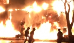 Hai tầng của văn phòng giao dịch ngân hàng bị thiêu rụi trong tích tắc