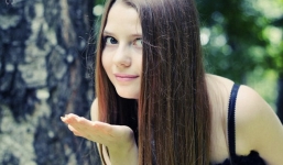 Xiêu lòng trước gã doanh nhân thành đạt, cô người mẫu trẻ xinh đẹp sập vào 'bẫy địa ngục' suốt 7 năm trời