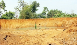 Hai anh em ruột chưa đầy 10 tuổi đuối nước thương tâm dưới hầm đất đào trái phép