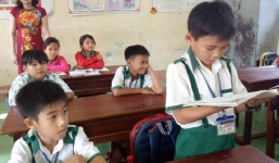 Bé trai 10 tuổi ở Cà Mau nhặt được 44 triệu đồng nhờ ông bà nội tìm người mất để trả lại