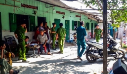 Hút thuốc trong lúc đi vệ sinh, hầm cầu phát nổ khiến cả nhà bị thương