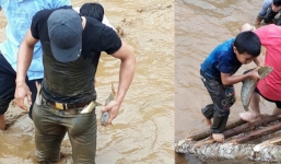 Gần nửa tấn cá đổ xuống hồ, hàng trăm người tranh nhau bắt, nhét đầy túi quần