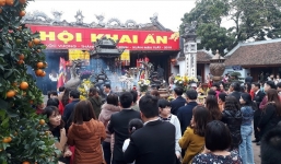 Bộ Tài chính yêu cầu làm rõ thông tin cán bộ kho bạc đi lễ trong giờ làm việc