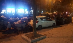 Đỗ xe bên đường, khi quay lại tài xế 'nhận' món quà khiến anh không thể cười nổi