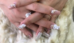 Hình ảnh bộ móng 2 triệu không được long lanh như kỳ vọng khiến 500 chị em tranh cãi lớn