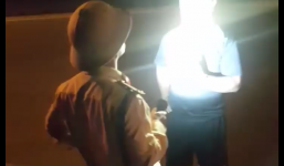 Đình chỉ trung tá CSGT rọi đèn, vung tay nói 'quay cái gì' với người dân