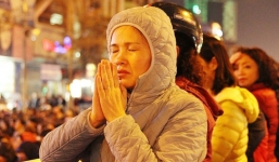 Cấm 1 làn đường trước chùa Phúc Khánh cho người dân ngồi dự lễ cầu an lớn nhất năm