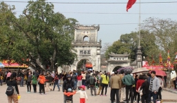 Đình chỉ Giám đốc điện lực đi lễ trong giờ hành chính