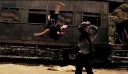 Chiêm ngưỡng cú đá mang thương hiệu Johnny Trí Nguyễn mà võ sư Flores muốn mục sở thị