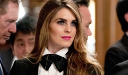 Nữ trợ lý xinh đẹp, trẻ nhất của Tổng thống Trump bất ngờ xin từ chức