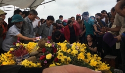 Vái lạy 'rắn thần' trên mộ vô danh: Số tiền cúng bái lên đến hơn 200 triệu đồng