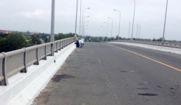 Bị cấm yêu, bạn trai uống thuốc độc, cô gái gieo mình xuống sông tự tử