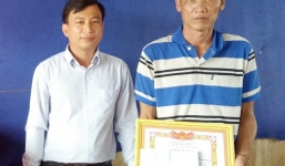 Cà Mau: Tuyên dương người trả lại hơn 5 chỉ vàng nhặt được