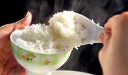 Kì lạ cô gái 15 năm không ăn được cơm, chỉ ăn trứng và thịt