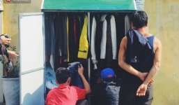 Cái kết buồn của tủ quần áo 'ai thừa ủng hộ, ai thiếu đến lấy' ở Hà Nội: Người gom đồ từ thiện đi bán, người tặng cả áo rách, quần lót cũ