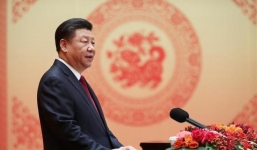 Màn xuất hiện 'có một không hai' của ông Tập Cận Bình tại Hội nghị trung ương III