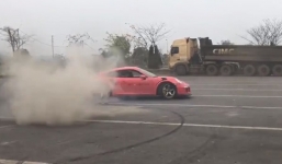 Cường Đôla drift Porsche 911 GT3 RS cháy lốp trong hành trình siêu xe Car & Passion 2018
