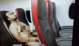 Khỏa thân quấy rối tiếp viên trên máy bay, hành khách bị trói lại