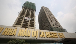 Cư dân kêu cứu vì đóng tiền 3 năm chung cư vẫn ngổn ngang bê tông, sắt thép