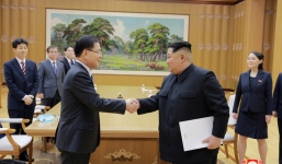 Cuộc gặp lịch sử giữa Kim Jong-un và phái đoàn cấp cao Hàn Quốc