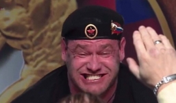 Nam lực sĩ trào máu mũi vì nâng tạ gần nửa tấn