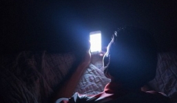 Bắt gặp con trai xem phim 'nóng', ông bố đã có hành động đáng sợ