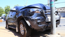 Người dân kể xe ô tô tông văng CSGT xuống đường, giải cứu đồng bọn như trong phim